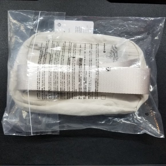LULULEMON Everywhere Belt Bag White 142152300 Crossbody Fanny pack Classic NEW! - Picture 6 of 11